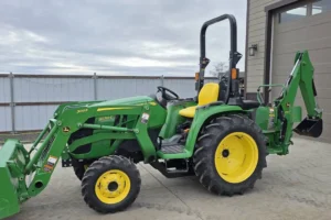 2019 JOHN DEERE TRACTOR BACKHOE 3038E